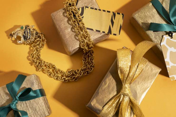 Как правильно выбирать ювелирные украшения в подарок