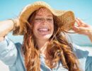 Не только шляпа: дерматолог дала советы, как защитить волосы от солнца