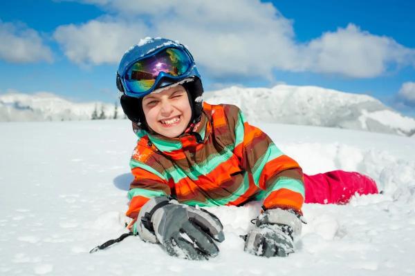 Зима пришла: с какого возраста детям можно вставать на коньки, лыжи, сноуборд и как обезопасить ребенка. Зимний спорт без травм