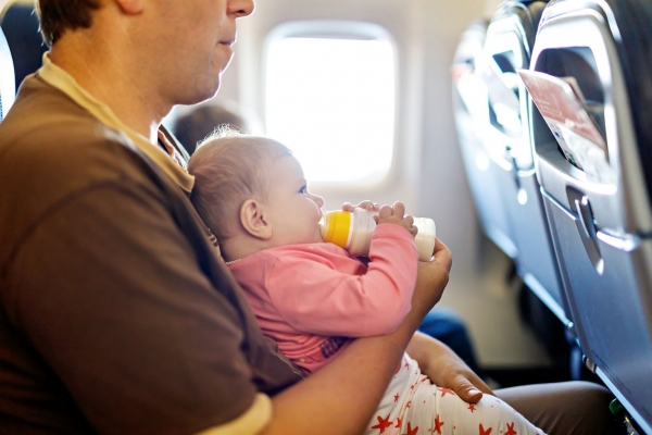Названы лучшие города для авиапутешествий с младенцами