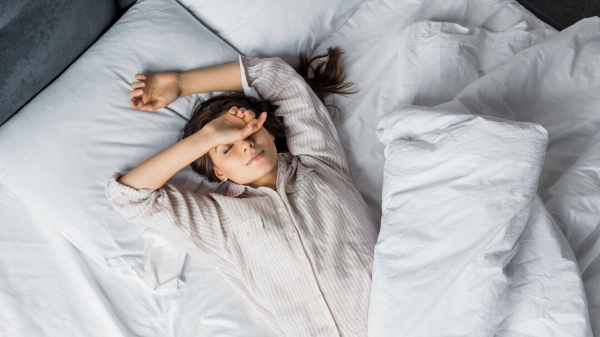 Почему не в каждой одежде можно ложиться спать зимой: в чем риск