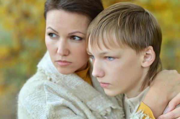 Как понять, что у ребенка психологические трудности, если он ничего не рассказывает? Как правильно вести себя родителям?