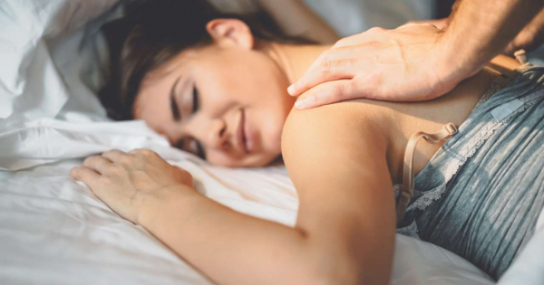 Эротический массаж: техника выполнения от сексолога