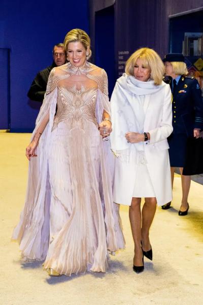 Модный поединок королевы и первой леди Франции запомнят все