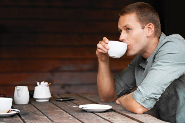 Баланс между пользой и вредом: сколько чашек кофе можно выпивать в день