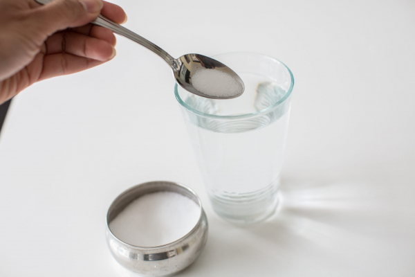 Зачем полоскать горло содой с солью, как часто это можно делать, пропорции