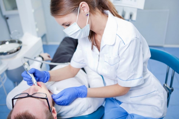 
		Имплантация зубов: 10 главных страхов пациентов.  Стоимость имплантации зубов