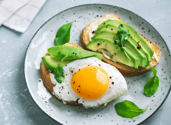 Как питаться утром, чтобы запустить метаболизм и процесс похудения: рецепт идеального завтрака