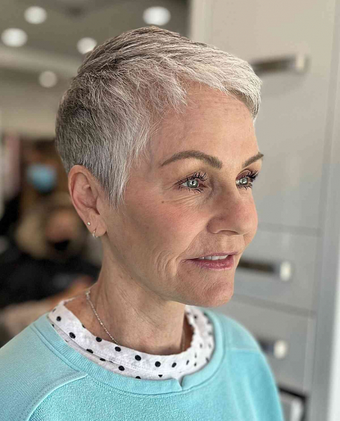 17 новых стрижек для увеличения объема для женщин старше 60 лет с тонкими волосами