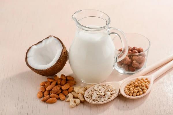 Ореховое, овсяное или соевое? Выбираем растительное молоко. В чем польза растительного молока?
