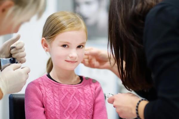 Детский пирсинг: почему его не стоит делать до 12 лет. Прокалывать ли уши ребенку?
