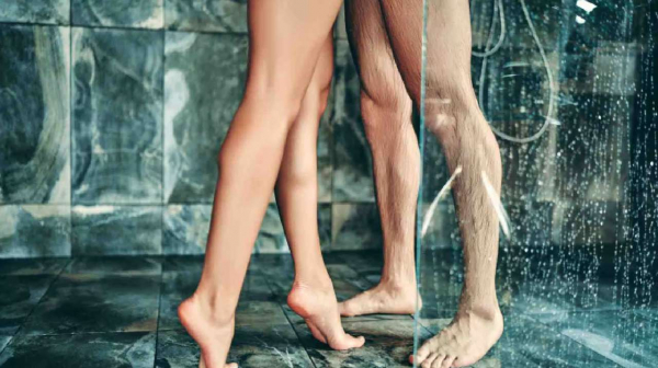 Секс в душе или ванне: минусов больше, но есть и плюсы