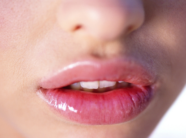 Почему обветриваются губы, что делать и какие средства применять, чтобы это исправить