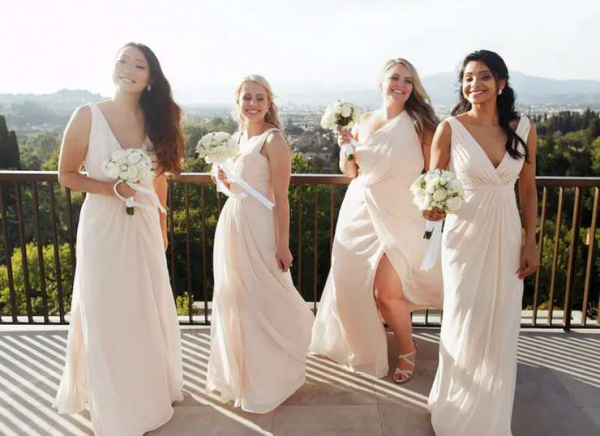 «Только не белое»: как одеться на свадьбу, если вы гость