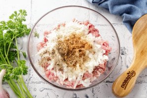 Кабачки с фаршем, чесноком и сыром