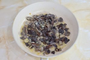 Макароны с грибами и яйцом